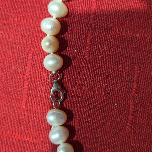 Elegant Cream Pearl Necklace - Picture 2 of 2